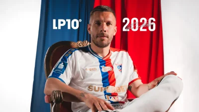 Szok w Ekstraklasie! Lukas Podolski brutalnie uderzył rywala – zapadła surowa decyzja